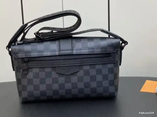 LOUIS Messenger S-Cape VUITTON 0323